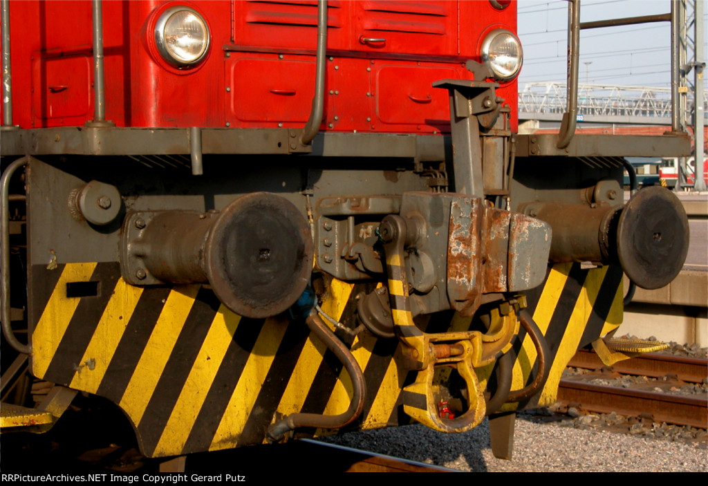 Coupler & buffers on VR Dv16 #2031